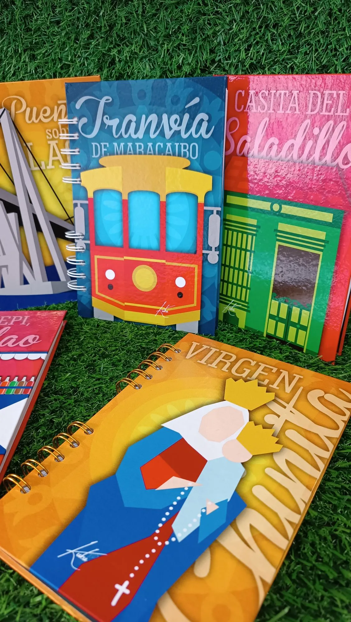 Agendas de la Colección Maracucha ilustradas por Meku Arts:Tranvía de Maracaibo, Casita del Saladillo, Puente sobre el Lago y Virgen de la Chiquinquirá